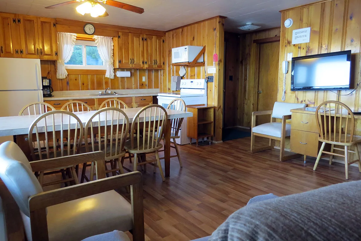 Cottage H - kitchen & living room
