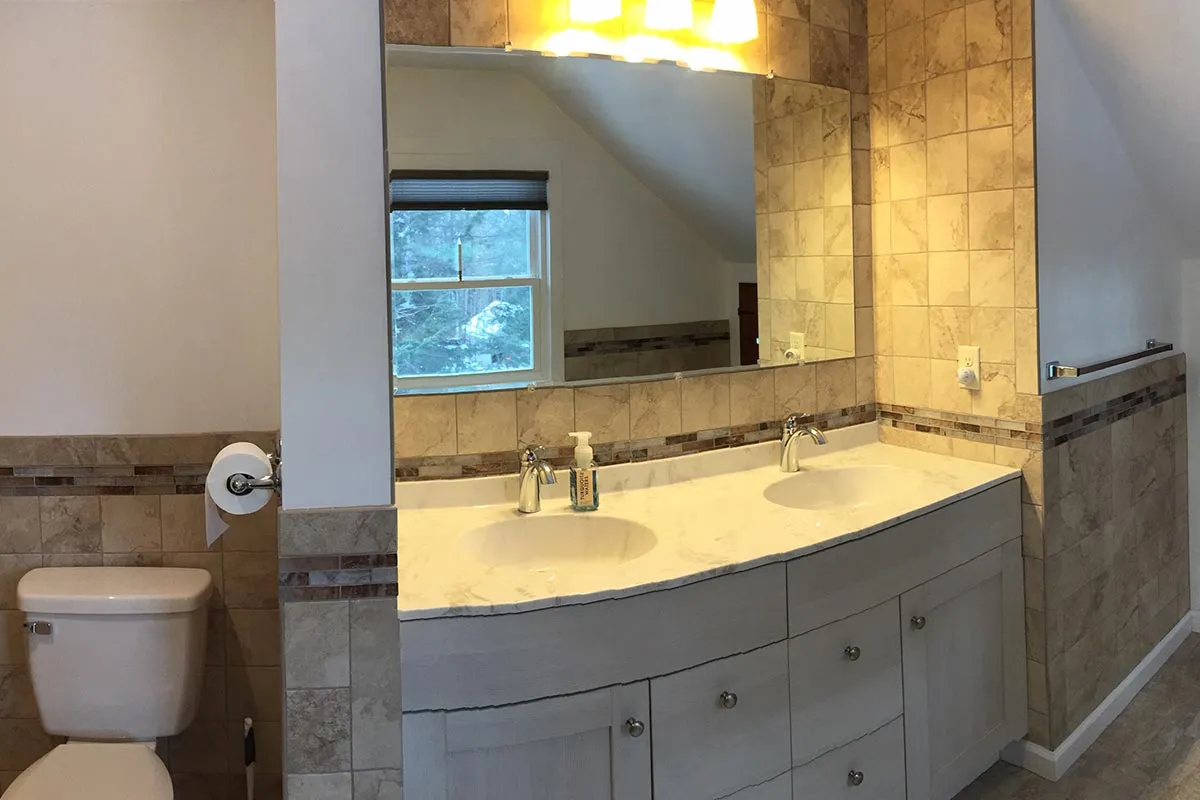 Large upstairs bathroom with shower & deep whirlpool tub.